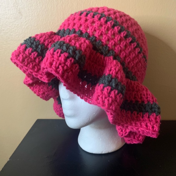 HANDMADE CROCHET RUFFLE HAT *NWT - Picture 2 of 3